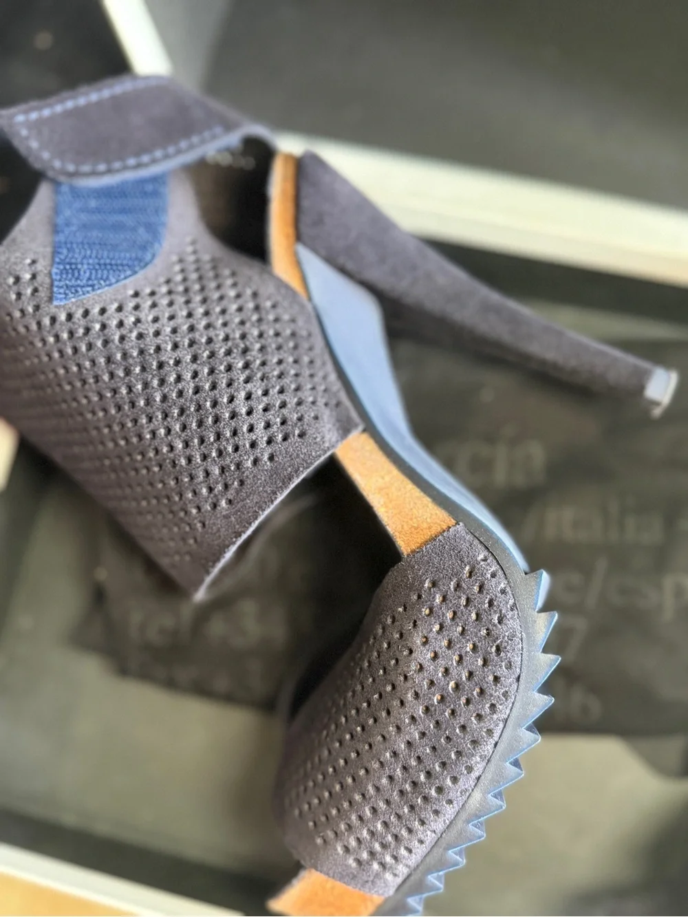Pedro Garcia perforated black